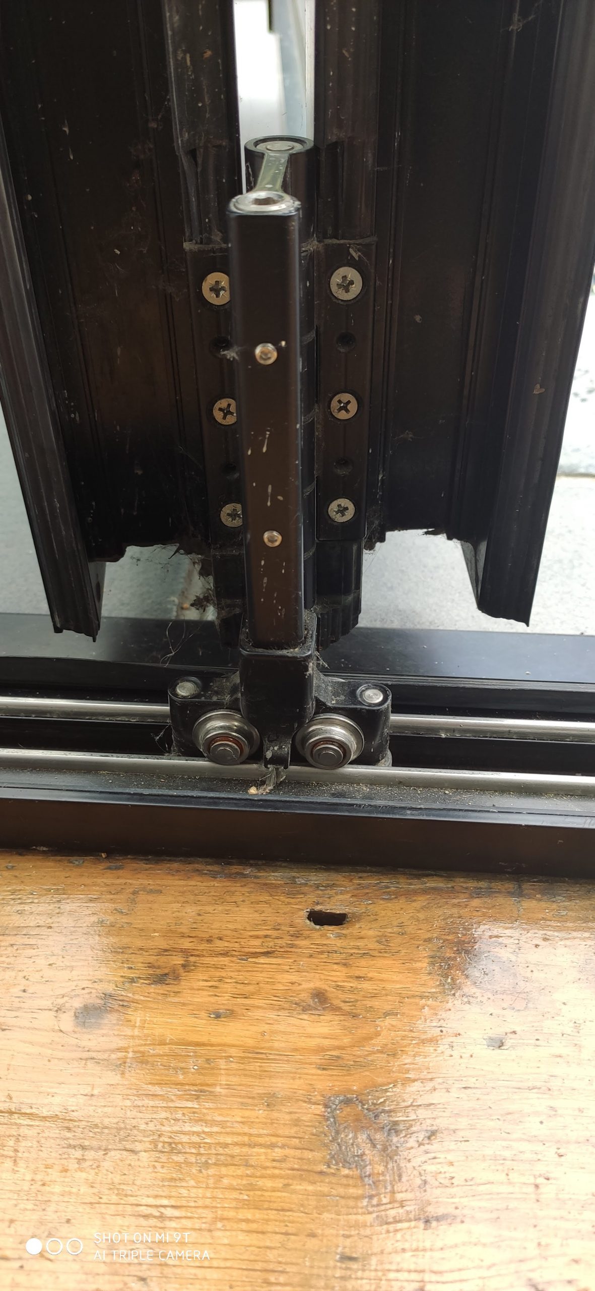 Bifold Doors stuck in open position. BIFOLD DOOR REPAIR